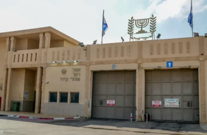 محكمة إسرائيلية: الحكومة قصّرت بتأمين غذاء الأسرى