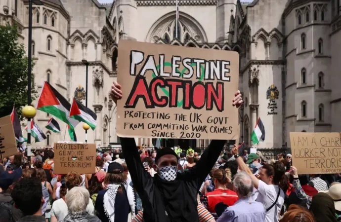 الشرطة البريطانية تحتجز العشرات في احتجاج لحركة فلسطين أكشن المحظورة
