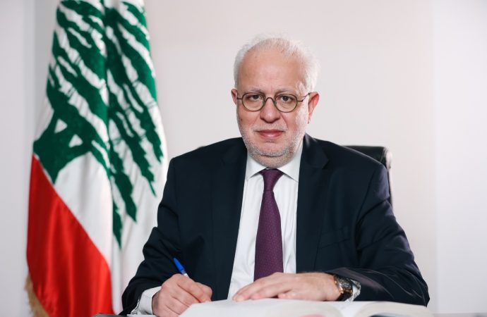 وزير العدل: ثقتنا بالجيش كاملة ولا عودة للوراء