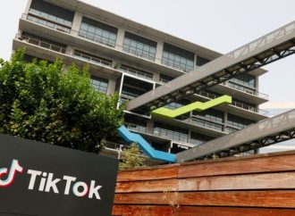 ماليزيا تحث “تيك توك” على التحقق من العمر لحماية القاصرين