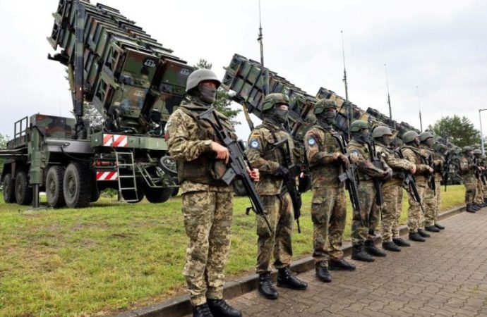 أوكرانيا تطلب من الناتو أنظمة باتريوت وصواريخ بعيدة المدى لتعزيز دفاعها الجوي