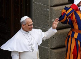 بابا الفاتيكان يناقش “الوضع المأساوي في غزة” مع الرئيس الإسرائيلي