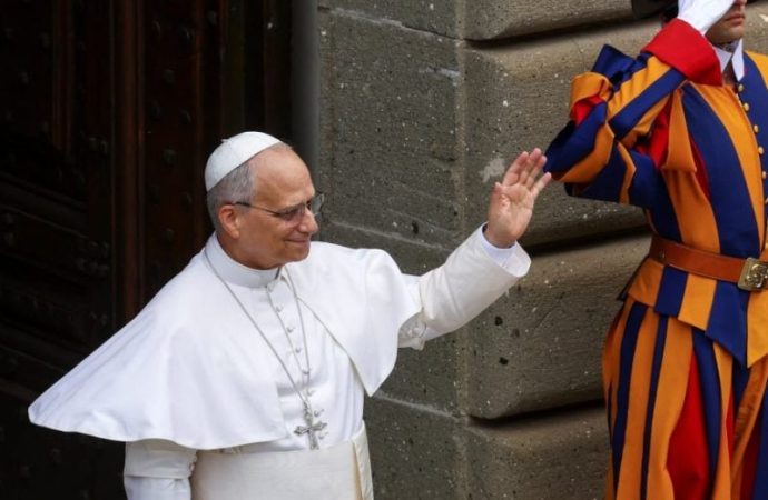 بابا الفاتيكان يناقش “الوضع المأساوي في غزة” مع الرئيس الإسرائيلي