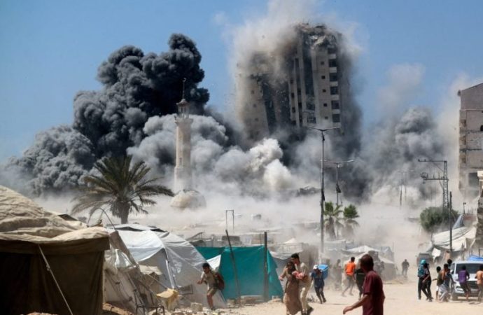 كاتس يعلن فتح “بوابات الجحيم”..وقصف إسرائيلي عنيف على أبراج مدينة غزة!