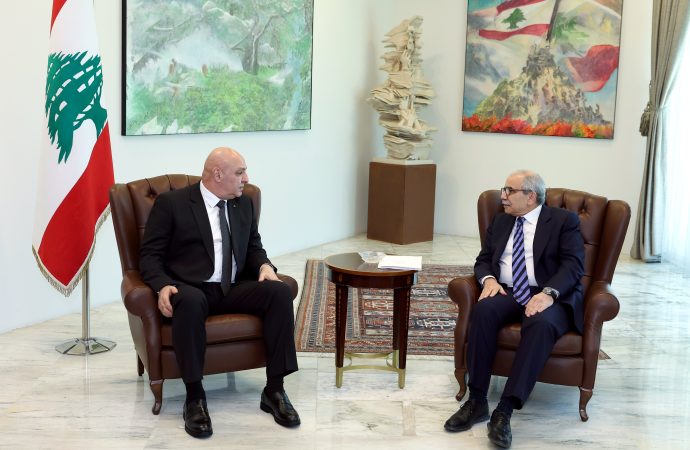 ‏إجتماع بين رئيس الجمهورية ورئيس الحكومة قبيل جلسة مجلس الوزراء في قصر بعبدا