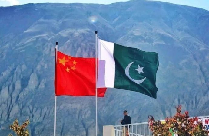 الصين وباكستان تعتزمان تعزيز التعاون الأمني والدفاعي