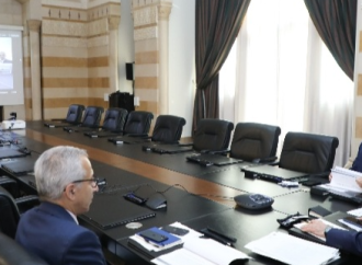 سلام تابع مع وزيري المال والاقتصاد وحاكم المركزي مشروع قانون معالجة الفجوة المالية