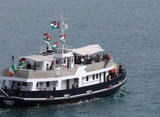 أسطول مساعدات متجه لغزة يعود إلى برشلونة بسبب الطقس العاصف