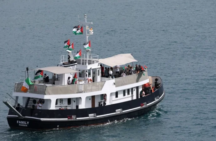 أسطول مساعدات متجه لغزة يعود إلى برشلونة بسبب الطقس العاصف