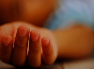 وفاة فتى سقط من الطابق الرابع في فنيدق