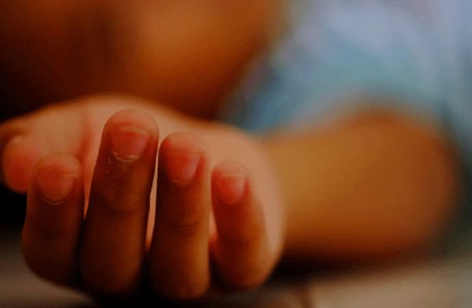 وفاة فتى سقط من الطابق الرابع في فنيدق