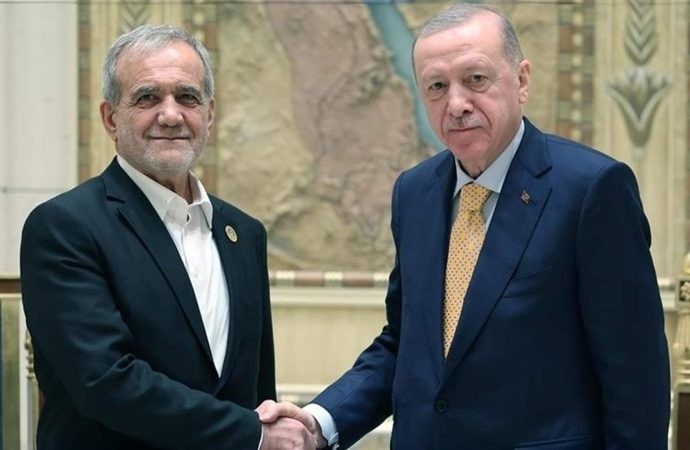 أردوغان لنظيره الإيراني: استمرار طهران في المحادثات النووية مفيد