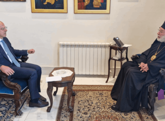 مكي زارالمطران عوده عارضًا مشروع تحديث الإدارة العامة “2030”