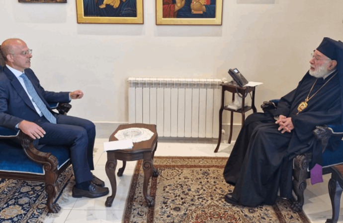 مكي زارالمطران عوده عارضًا مشروع تحديث الإدارة العامة “2030”