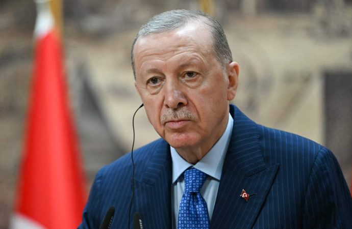 أردوغان: بوتين وزيلينسكي ليسا مستعدين بعد للقاء