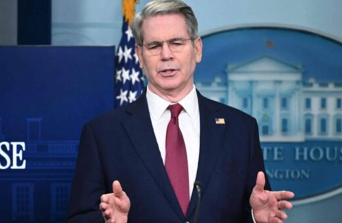 مصادر وول ستريت جورنال: وزير الخزانة الأميركيّ سيبدأ المقابلات لاختيار رئيس مجلس الاحتياطيّ الاتحاديّ