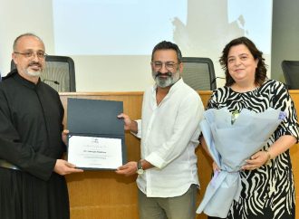 تكريم طلاب محترف الفنون الأدائية في جامعة الروح القدس – الكسليك تحت إشراف وإدارة الفنان والمخرج المسرحي جورج خبّاز