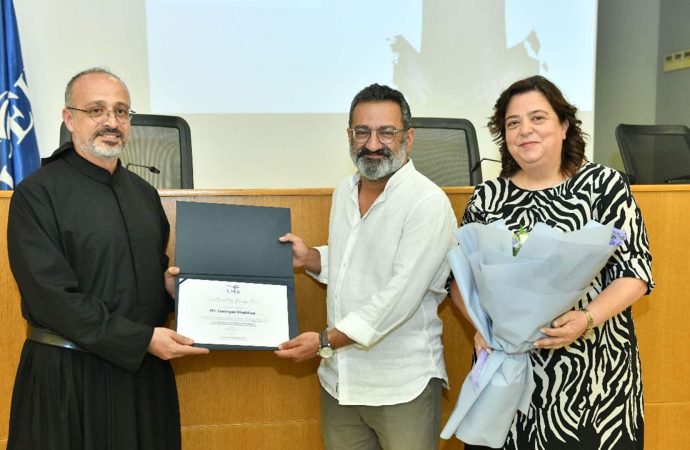 تكريم طلاب محترف الفنون الأدائية في جامعة الروح القدس – الكسليك تحت إشراف وإدارة الفنان والمخرج المسرحي جورج خبّاز