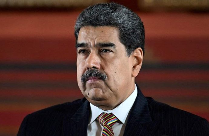 مادورو: لا ينبغي أن يؤدي أي خلاف مع الولايات المتحدة إلى صراع عسكري