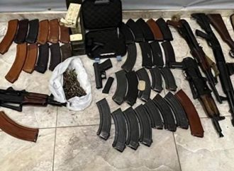 توقيف أشخاص لقيامهم بأعمال التهريب وضبط معدات ومواد أولية تستخدم في تصنيع المخدرات