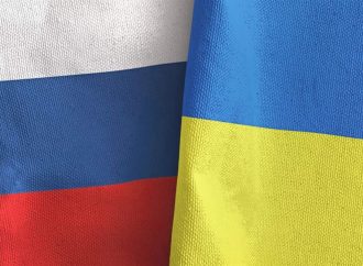 هجوم روسي يتسبب في حريق بمبنى الحكومة الأوكرانية في كييف