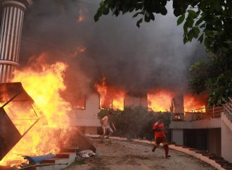 بعد الاحتجاجات الدامية… رئيس وزراء النيبال يستقيل