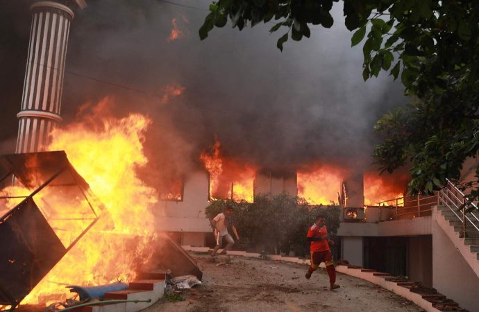 بعد الاحتجاجات الدامية… رئيس وزراء النيبال يستقيل