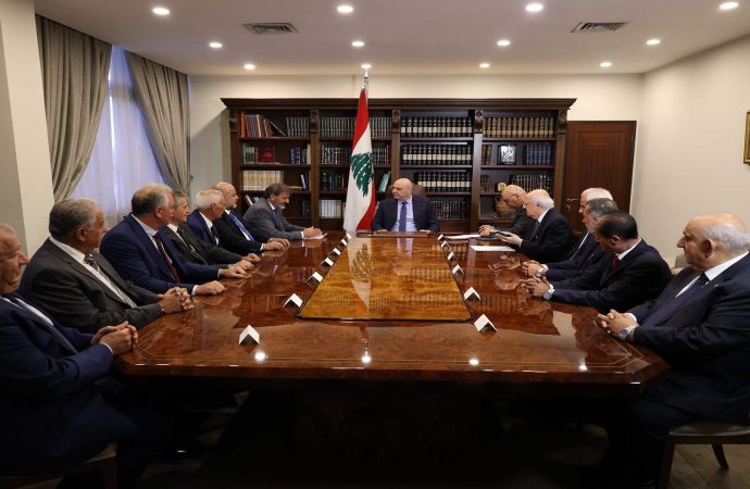 رئيس الجمهورية شدد أمام وفد نقابة خبراء السير على أهمية تعزيز السلامة المرورية