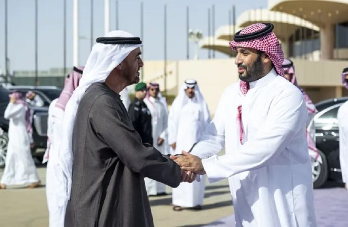 بن زايد وبن سلمان يبحثان العلاقات وجوانب التعاون