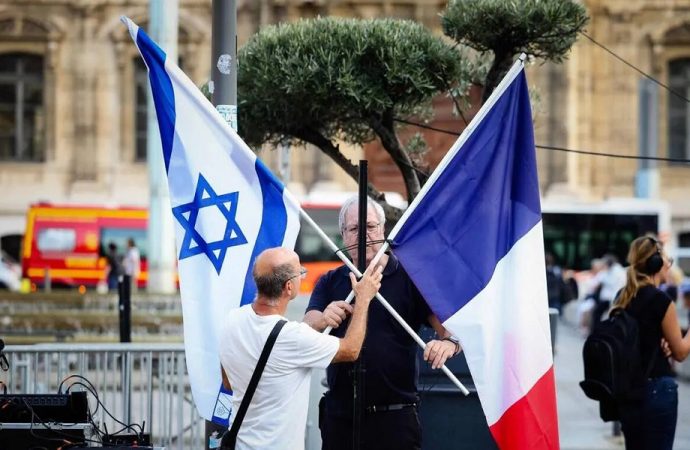 معركة على السوشيال بين وزيري الخارجية الإسرائيلي والفرنسي