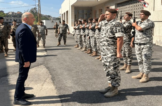 جولة للحجار على المعابر الحدودية ومراكز الامن العام