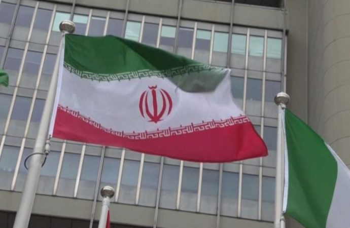 إيران تعدم رجلا شارك في انتفاضة من أجل حقوق المرأة في 2022