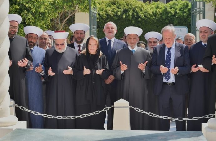 مفتي الجمهورية ونائب رئيس مؤسسة الوليد للانسانية يدشنان مسجد الامام الاوزاعي بعد إعادة ترميمه توسعته