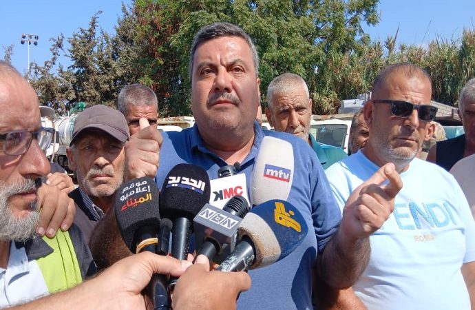 اعتصام لعمال بلدية الميناء.. لهذا السبب