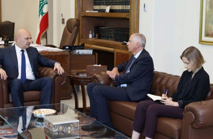 ماغرو من بعبدا: لودريان يزور لبنان قريباً للتحضير لمؤتمري الإعمار ودعم الجيش