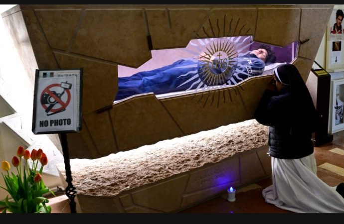 إعلان قداسة الطوباويين كارلو أكوتيس وبيار جورجيو فراساتي في الفاتيكان