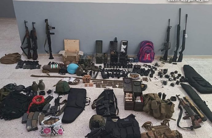 الجيش: توقيف مواطنين في النبطية وبعبدا بتهم الإتجار بالأسلحة وإطلاق النار