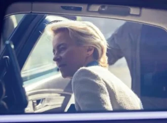 طائرة فون دير لايين تتعرض للتشويش