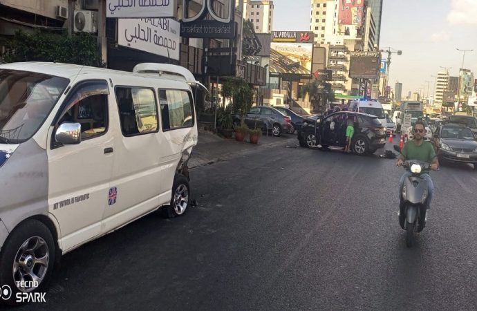جرحى بحادث على أوتوستراد الزلقا