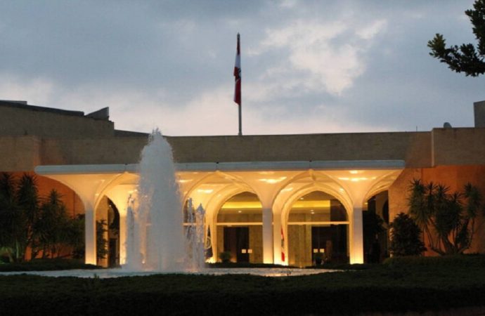 بعد انسحابهم… وزراء “الثنائي” يغادرون قصر بعبدا