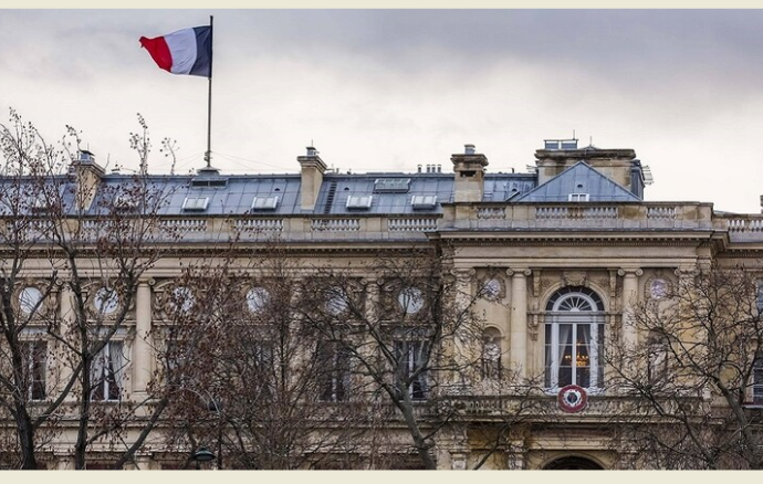 الخارجية الفرنسية دانت إطلاق قنابل صوتية عبر مسيرات إسرائيلية على مفرزة لـ”اليونيفيل”