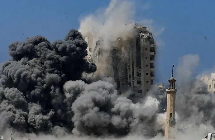 إسرائيل تستهدف برج السوسي في غزة