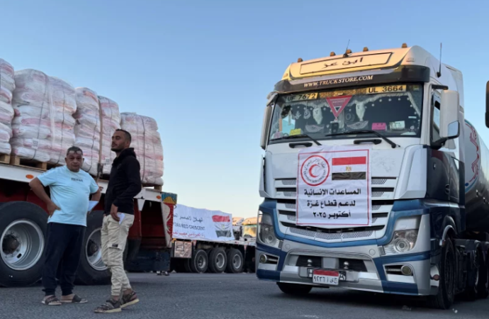 سرائيل تُبقي معبر رفح مغلقًا وتُقلِّص المساعدات الإنسانية إلى غزة بسبب خلاف حول جثث الرهائن